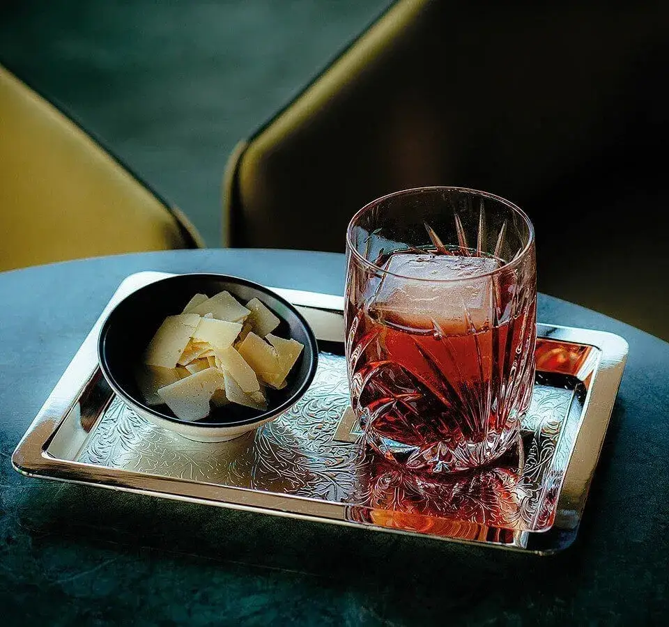 imgi_1_bar-berlin-drink-wooden-heritage